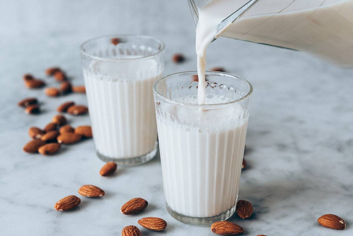 La Historia de la Leche de Almendras: ¿Cómo se Descubrió esta Bebida Milenaria?